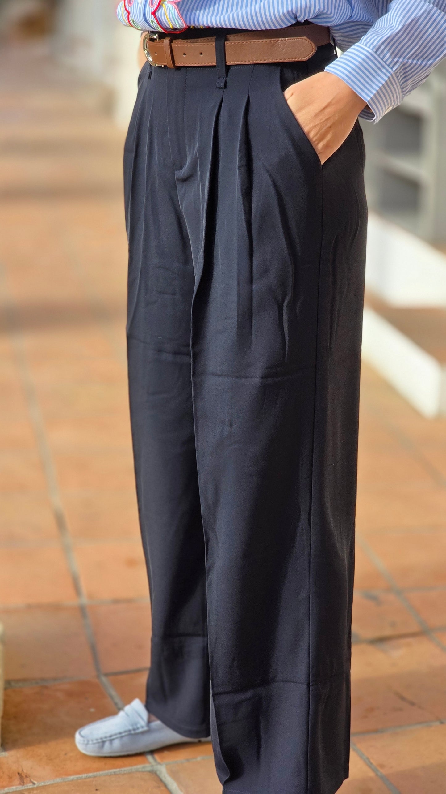 LARICE Broek met riem MARINE
