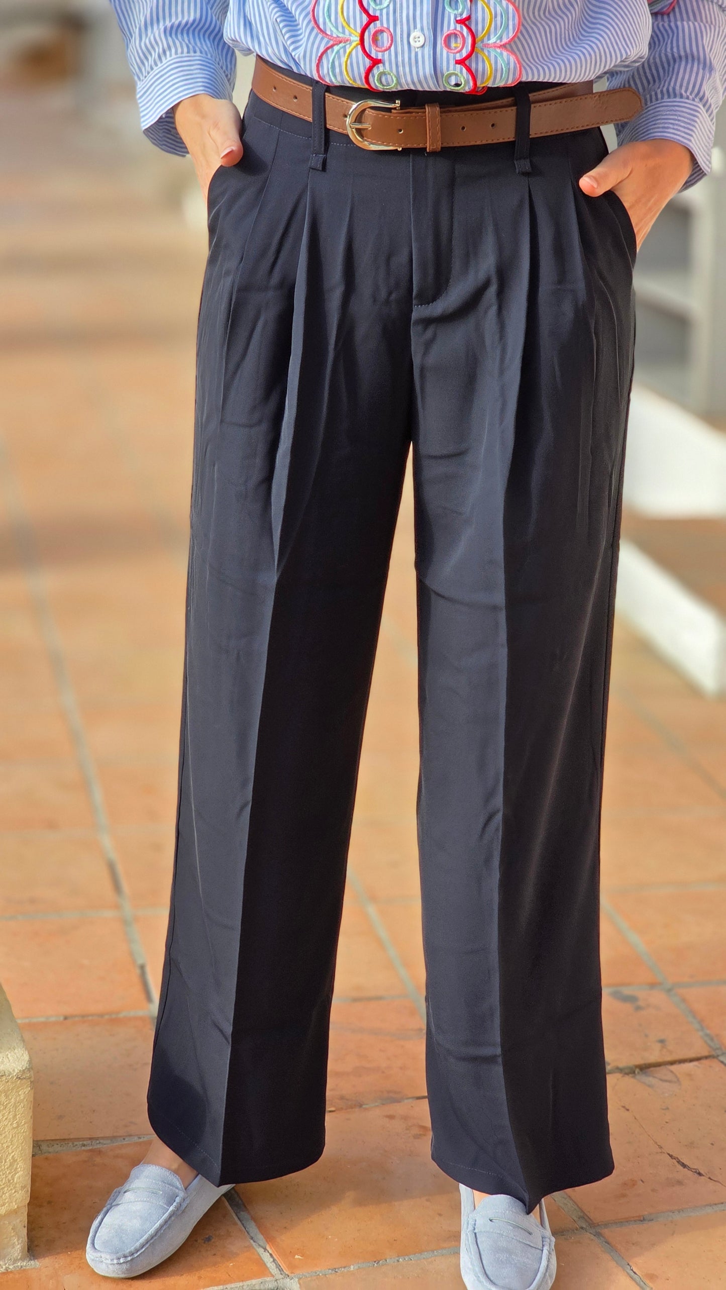 LARICE Broek met riem MARINE